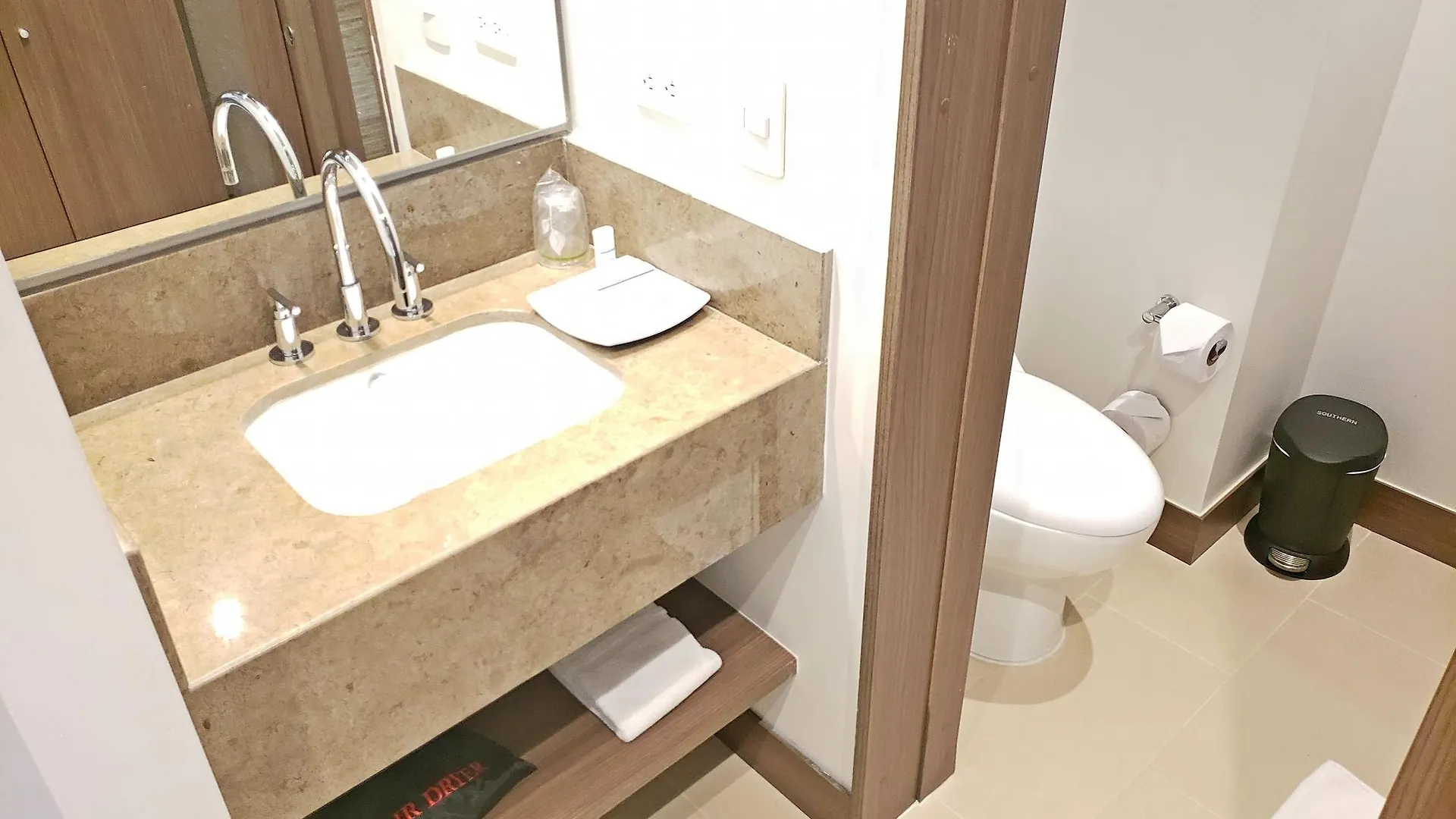 Hampton By Hilton Barranquilla Hotel